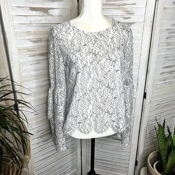 Cupcakes & CASHMERE Women's M Basewood Lace Bell Sleeve Blouse Top Black White - Picture 9 of 16